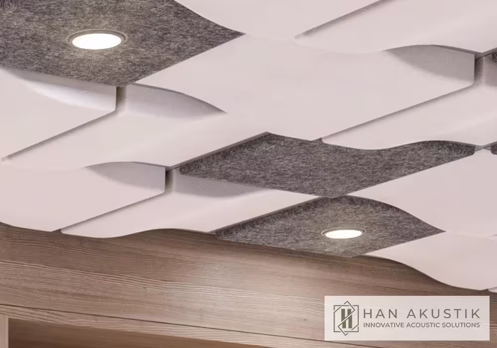 Canopy akustik yüzer keçe panel detay — tavan askı sistemi ve keçe doku