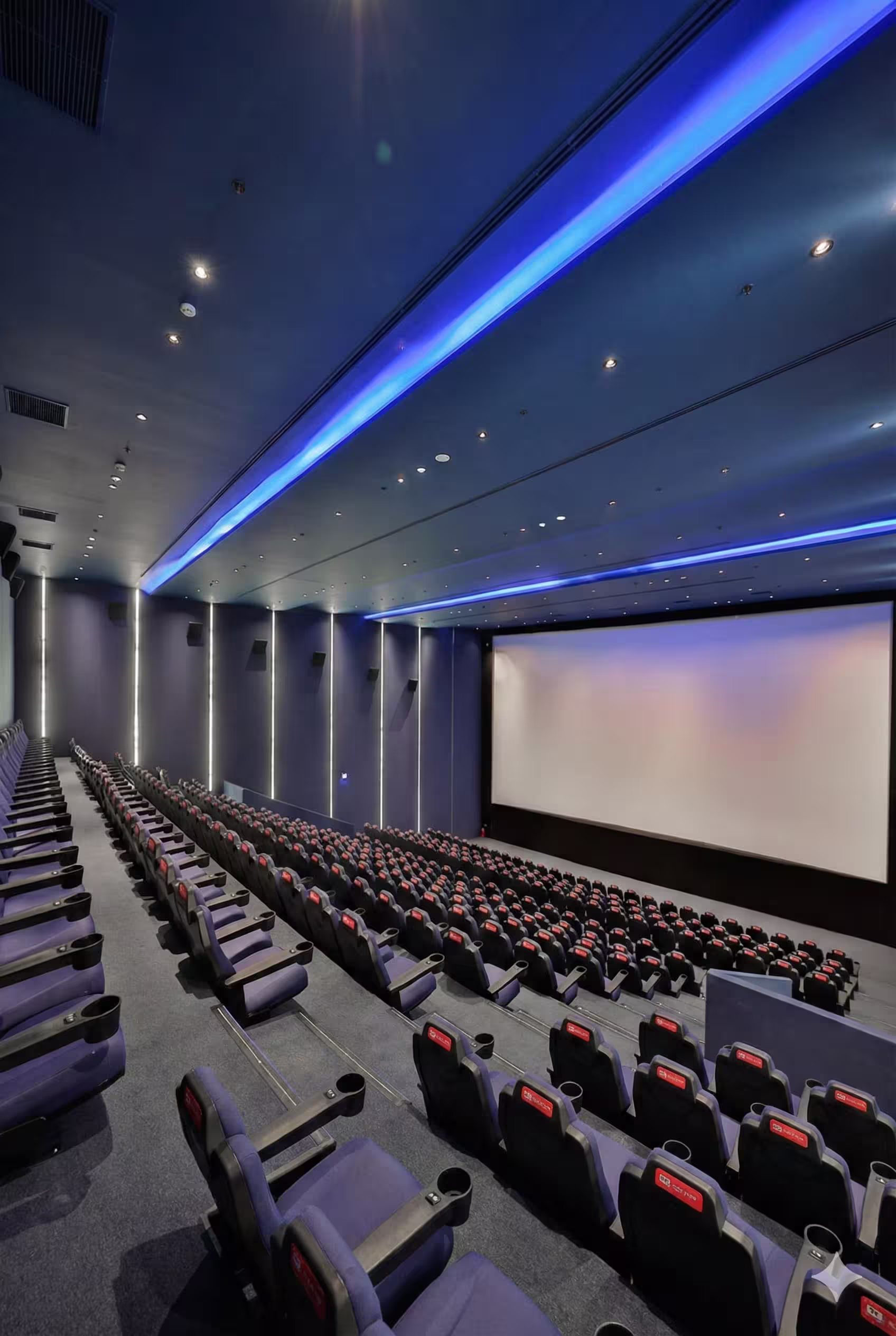 Sinema salonu akustik düzenleme — duvar ve tavan çözümleriyle net ve dengeli ses